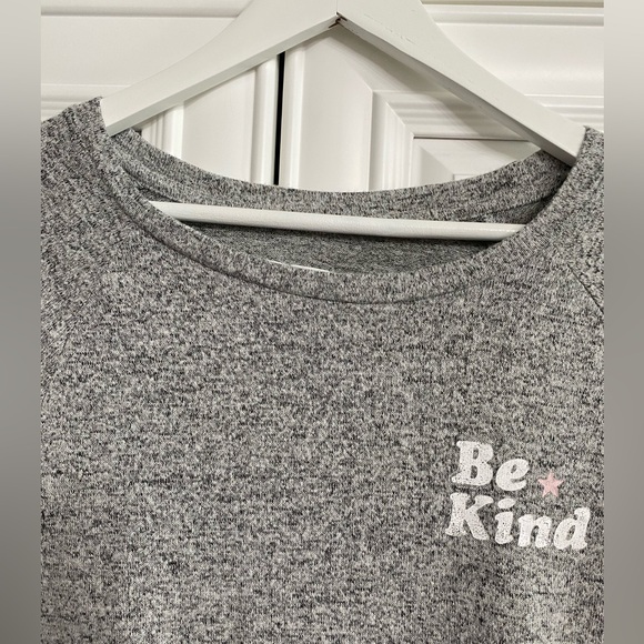 Grayson/Threads Women’s Size Medium Long Sleeve Grey T Shirt with Raw Hem Top - Picture 4 of 10